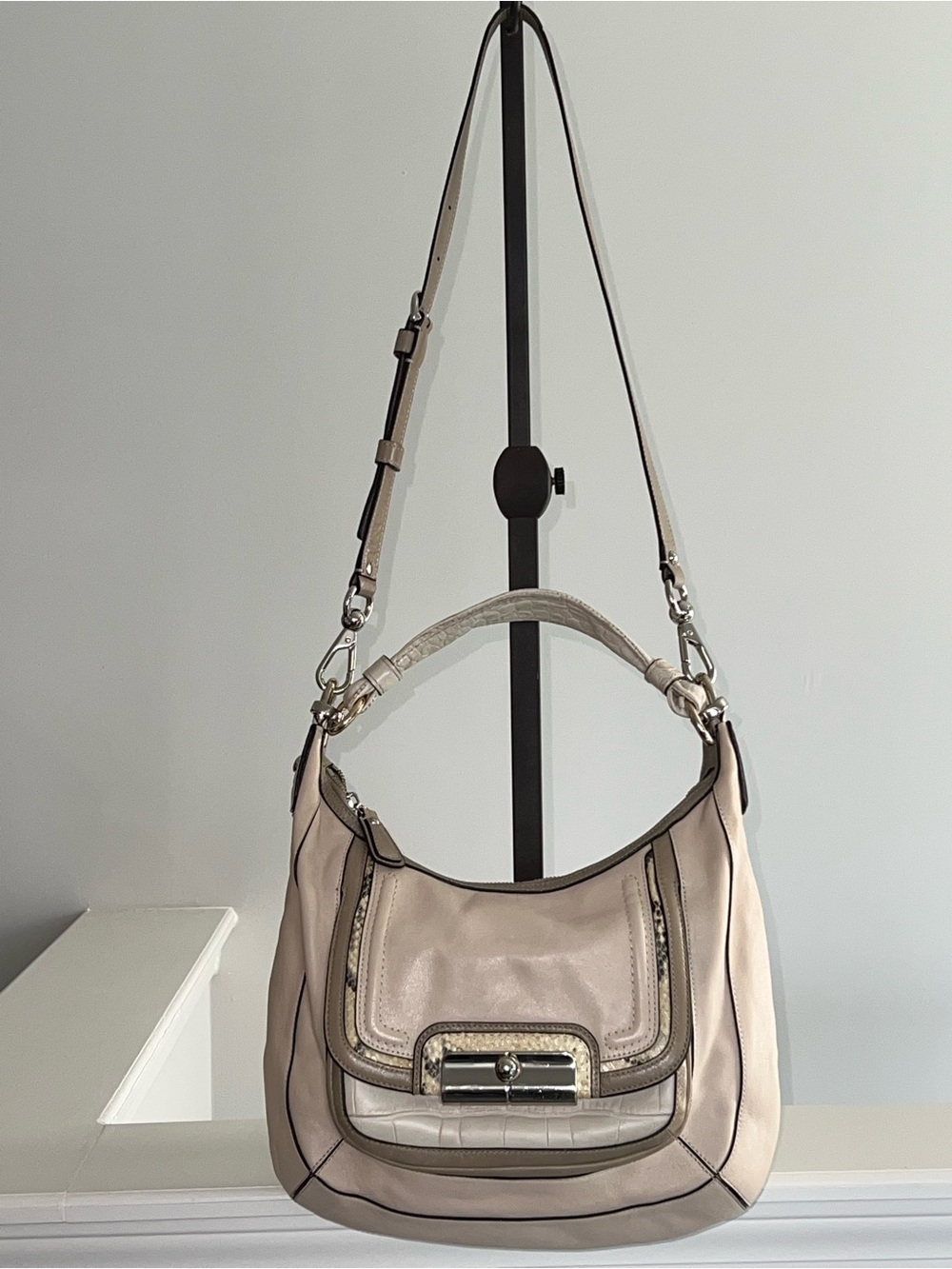 Coach Kristin Leather Hobo Shoulder Crossbody Bag Cream Snakeskin Trim